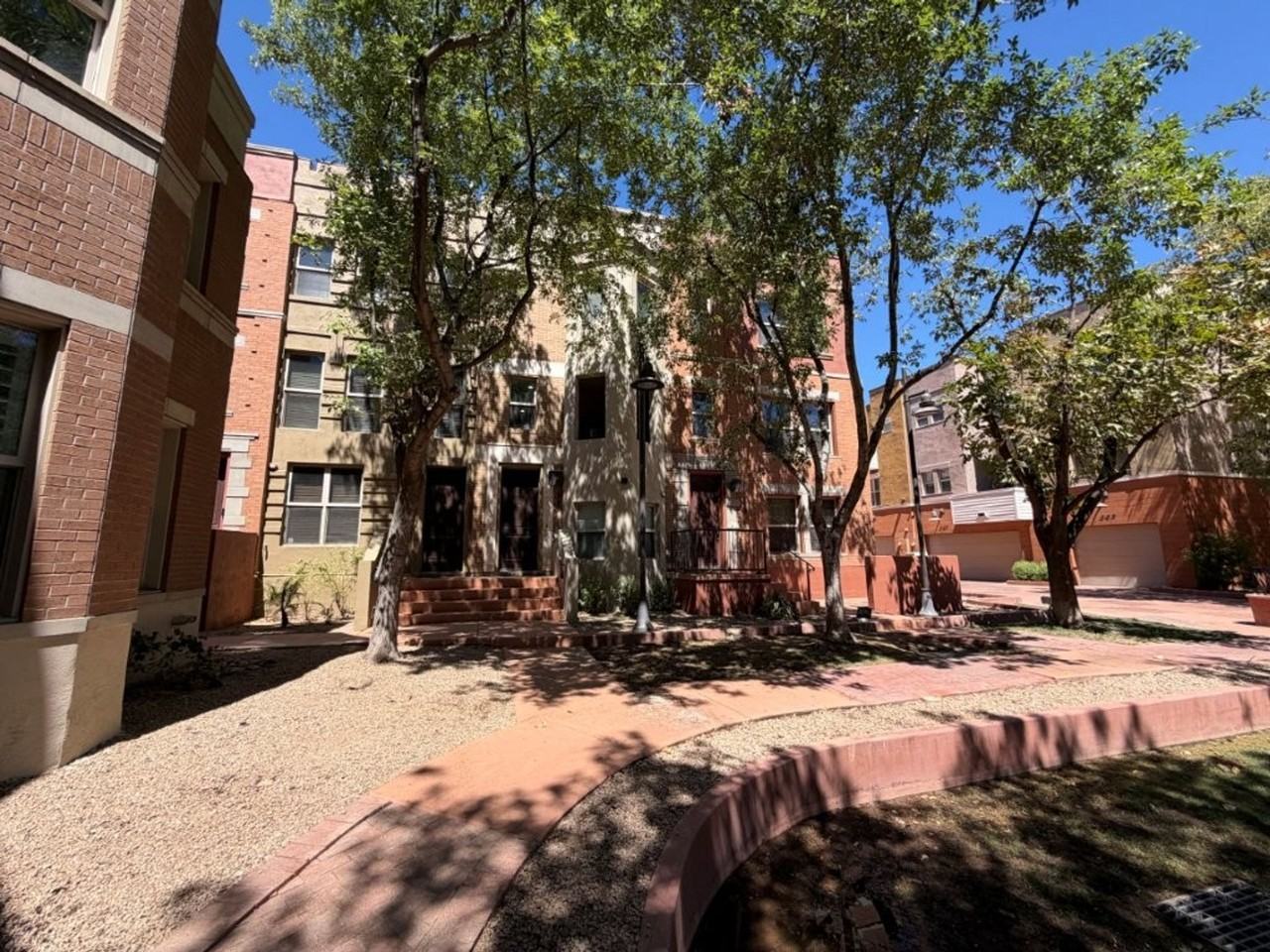 555 W 6th St