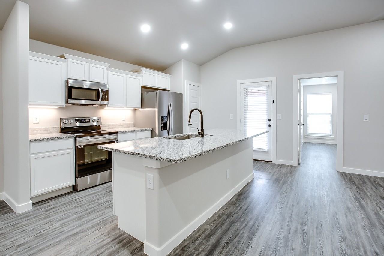 10509 Abbeville Ave - Photo 2 of 19