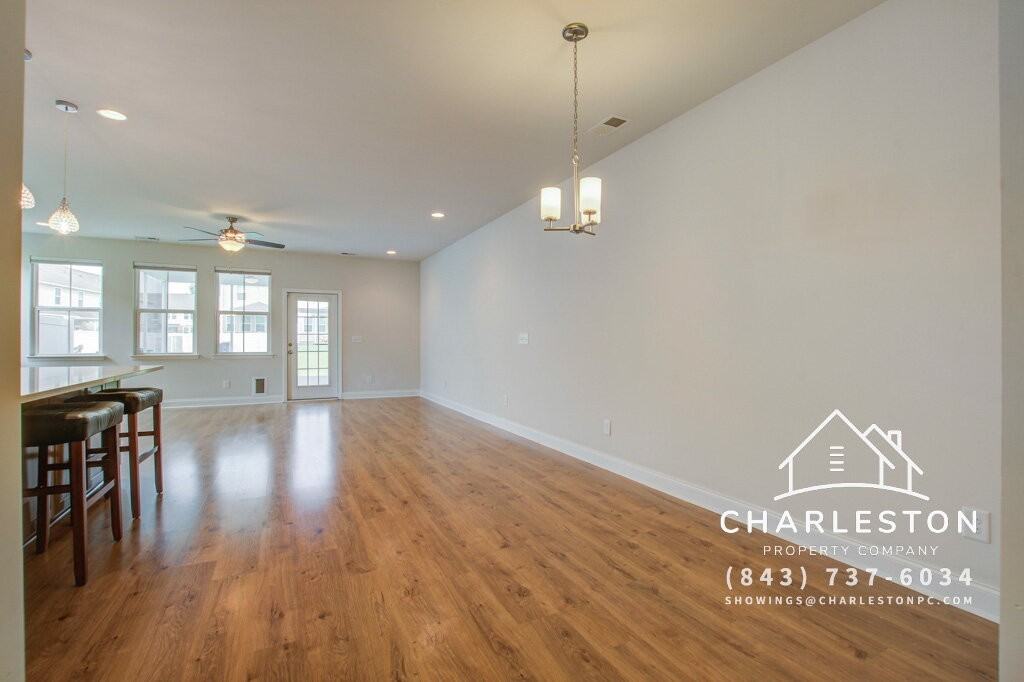 7824 Montview Rd - Photo 4 of 23