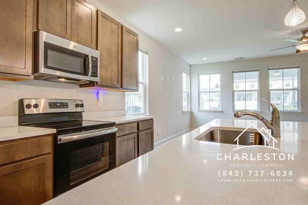 7824 Montview Rd - Photo 5 of 23