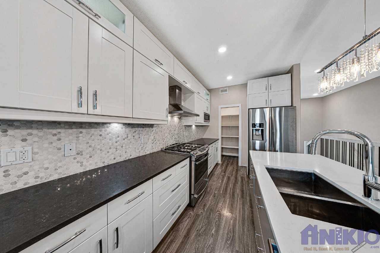 914 Kloppenburg Cres - Photo 3 of 29