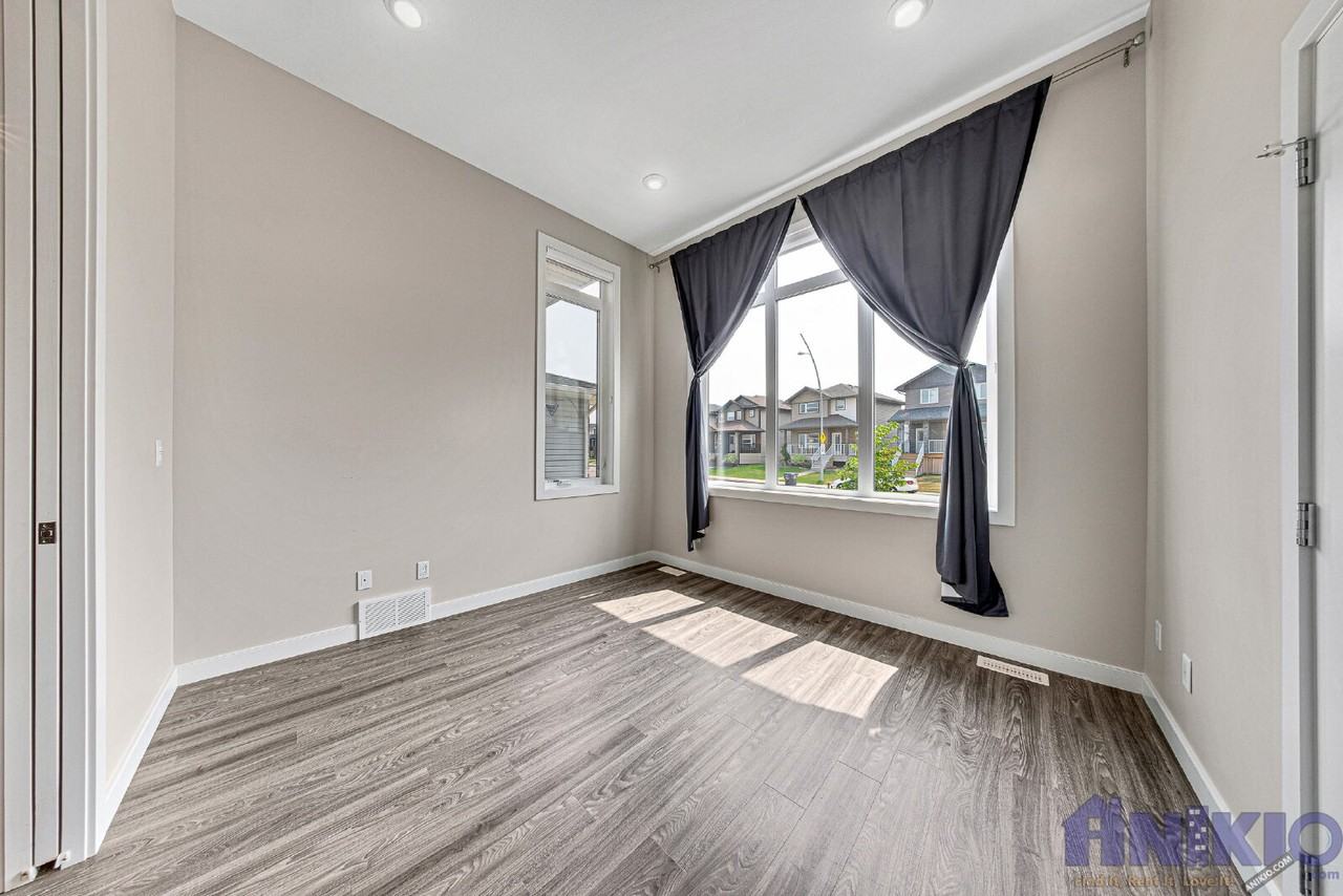 914 Kloppenburg Cres - Photo 4 of 29