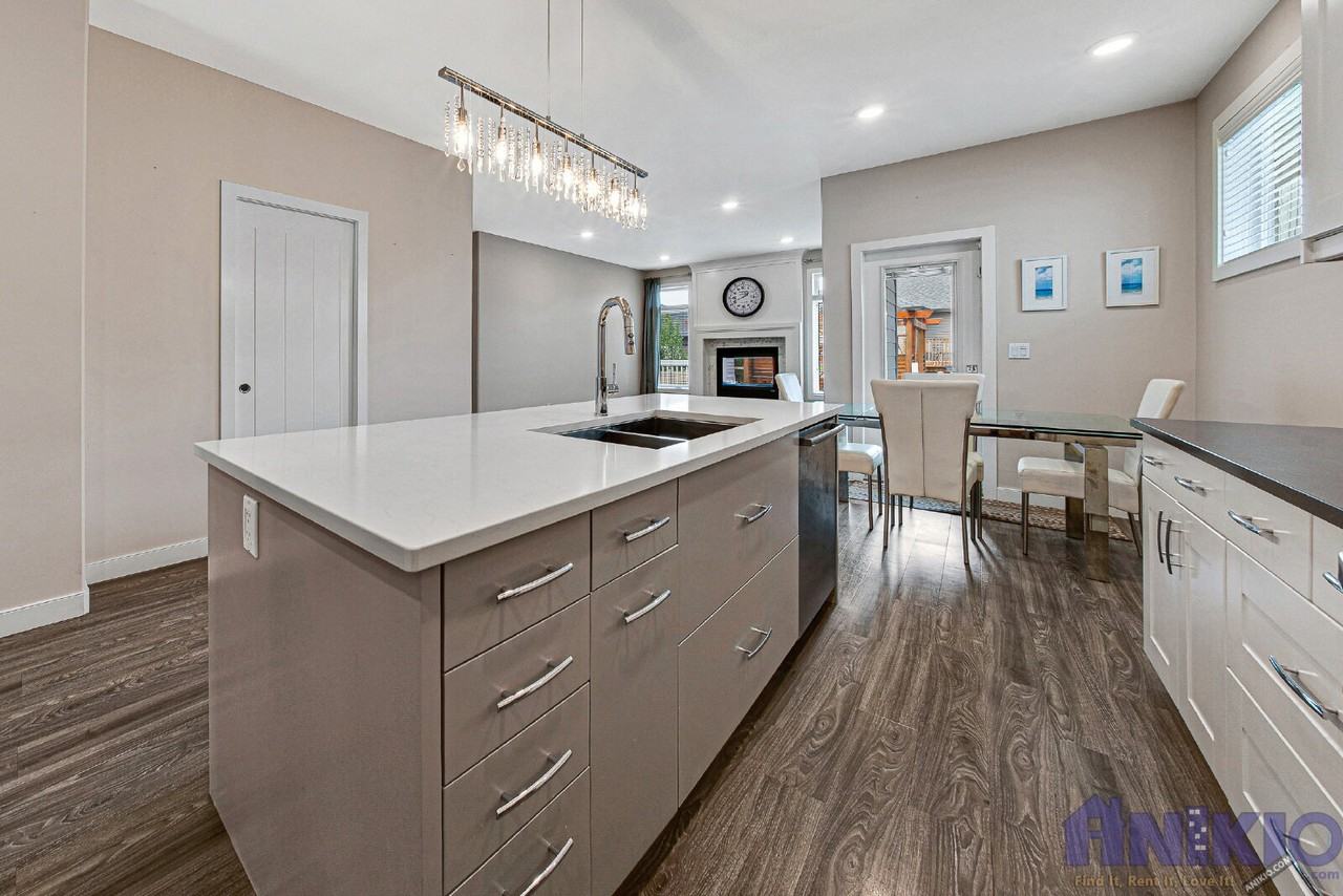 914 Kloppenburg Cres - Photo 5 of 29