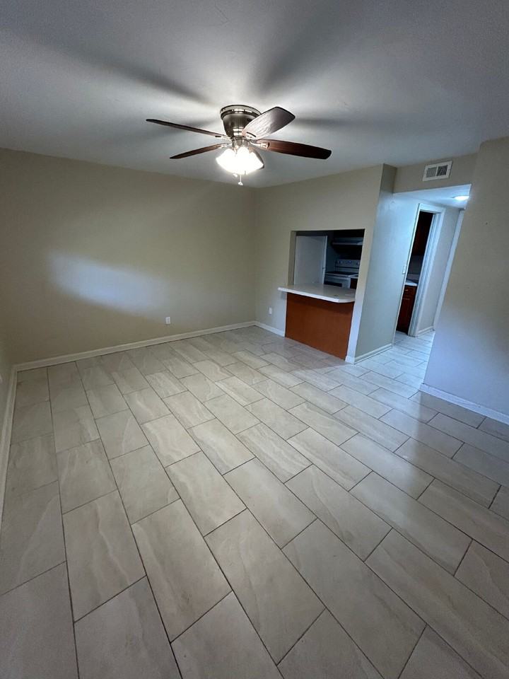 1810 Pasco St Apt 12 - Photo 3 of 10