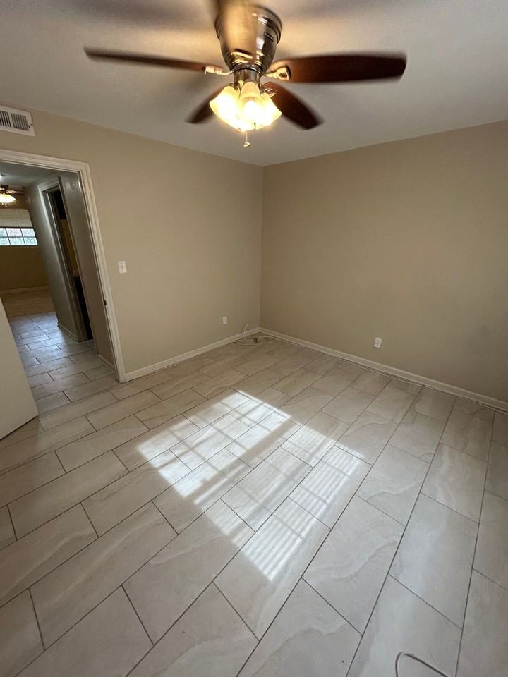 1810 Pasco St Apt 12 - Photo 4 of 10
