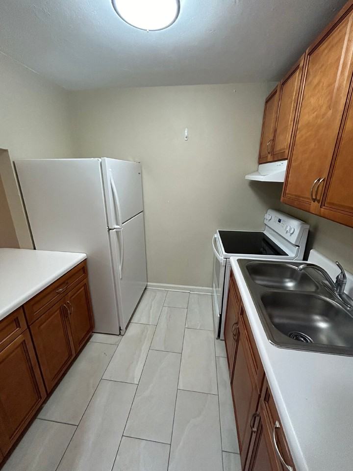 1810 Pasco St Apt 12 - Photo 6 of 10