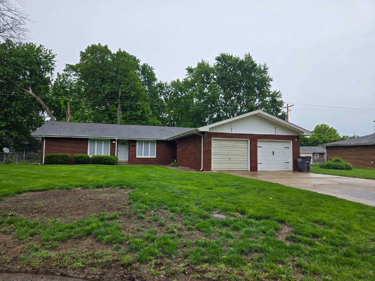 408 Amherst Dr - Photo 2 of 14