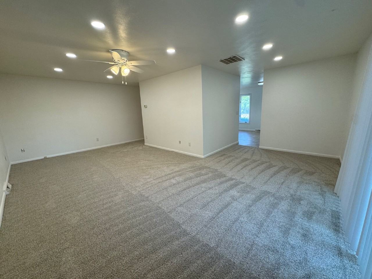 408 Amherst Dr - Photo 3 of 14