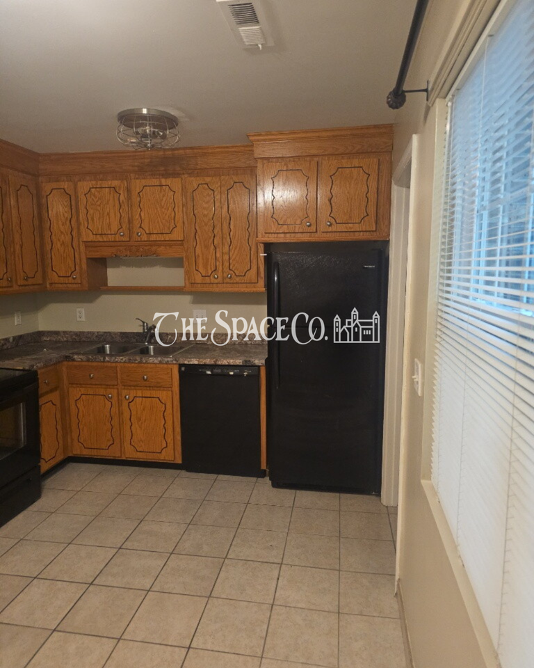 262 Fleming Rd #B - Photo 3 of 9