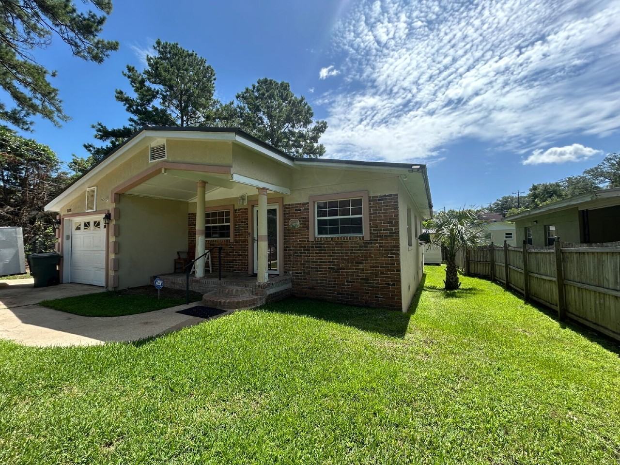 1103 Calloway St - Photo 3 of 22