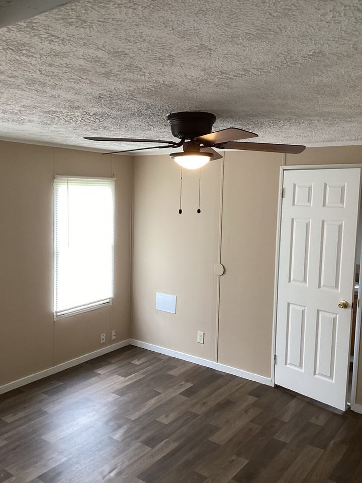 92 Christopher Cir - Photo 3 of 4