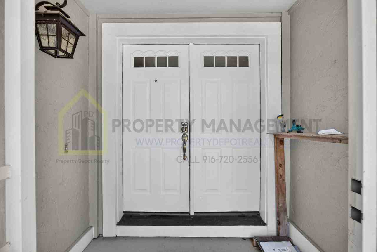 8779 Brittany Park Dr - Photo 6 of 50