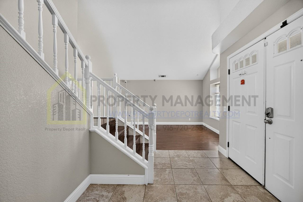8779 Brittany Park Dr - Photo 7 of 50