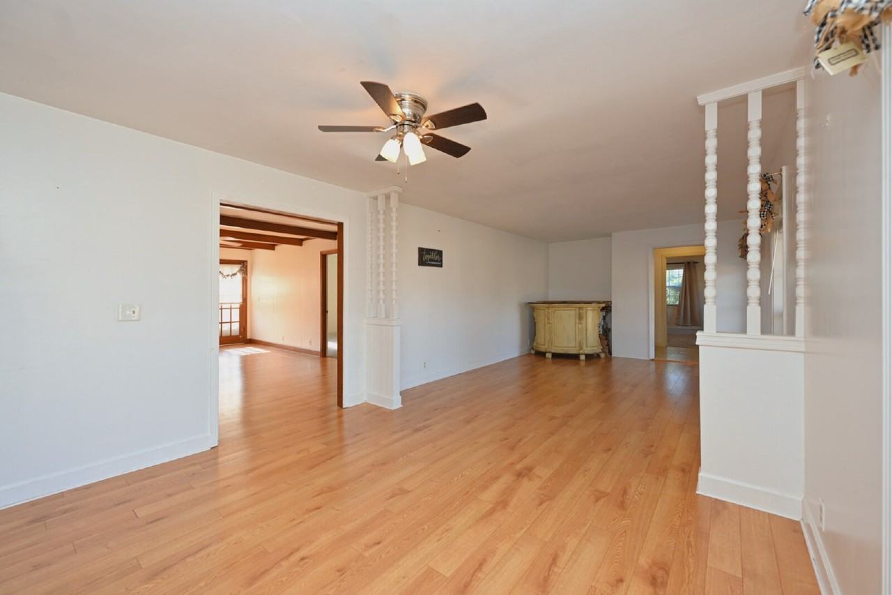 939 Sunset Dr - Photo 3 of 29