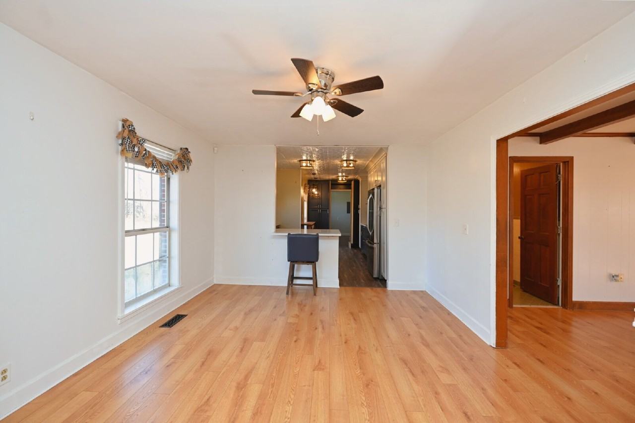 939 Sunset Dr - Photo 4 of 29
