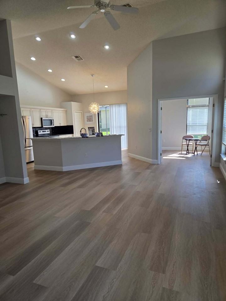 6240A Fairskies Dr - Photo 2 of 5