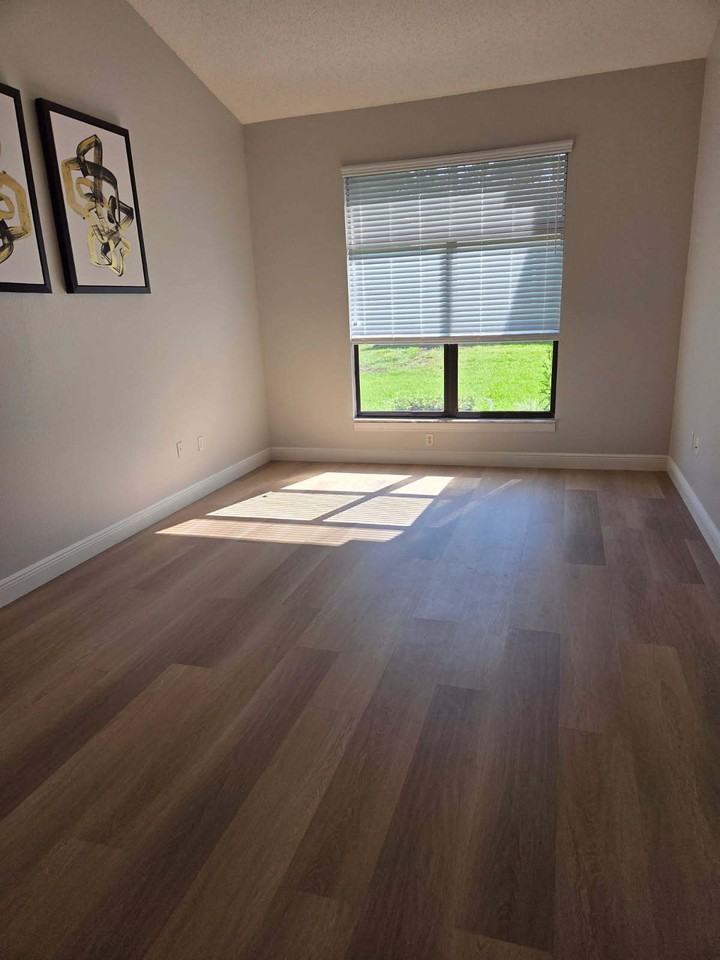 6240A Fairskies Dr - Photo 4 of 5