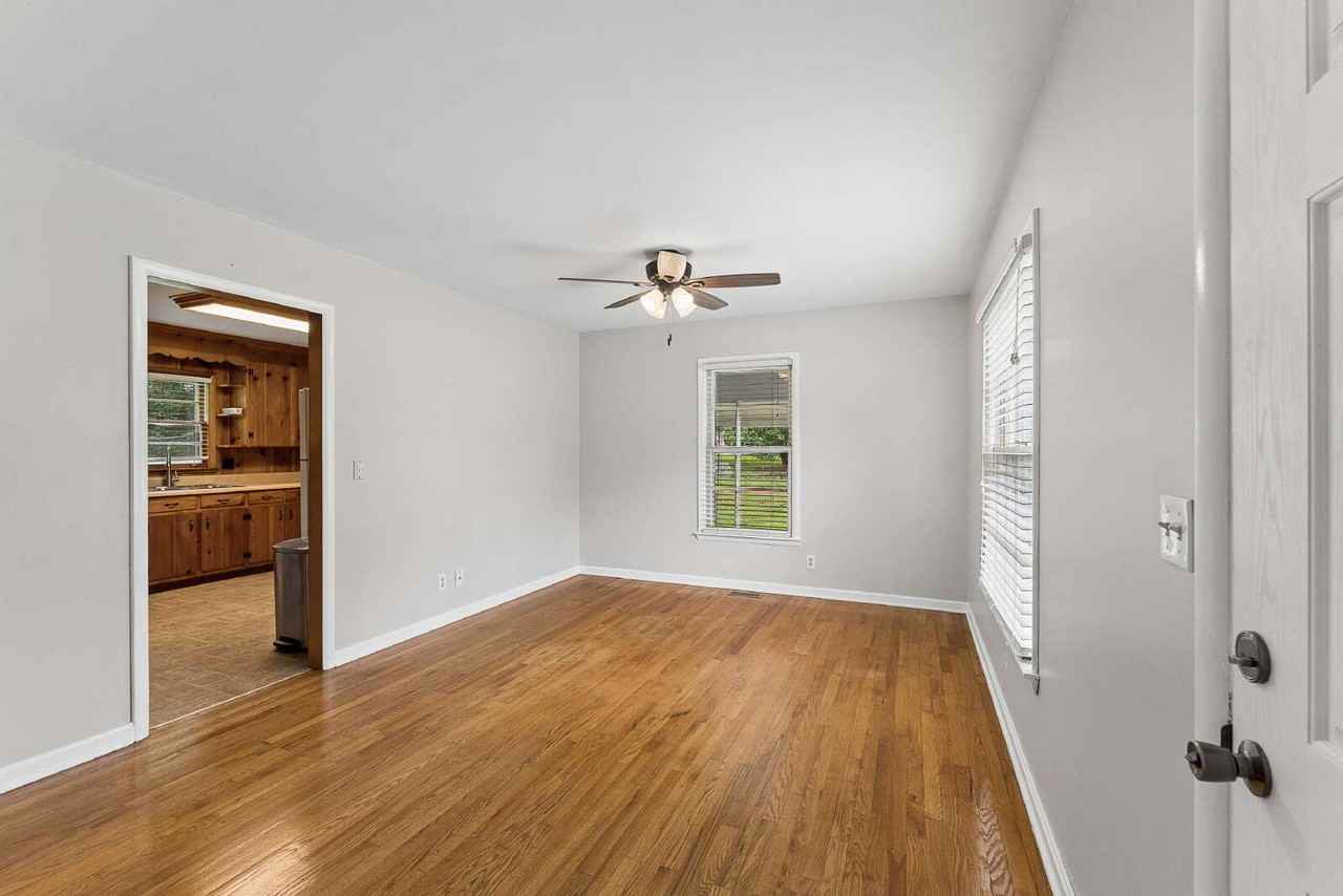 900 Velma Ln - Photo 7 of 33