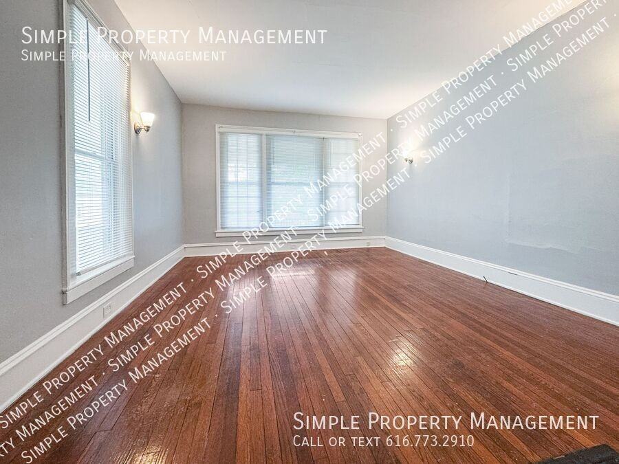 201 Benjamin Ave Se - Photo 4 of 16