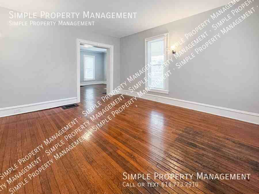 201 Benjamin Ave Se - Photo 5 of 16