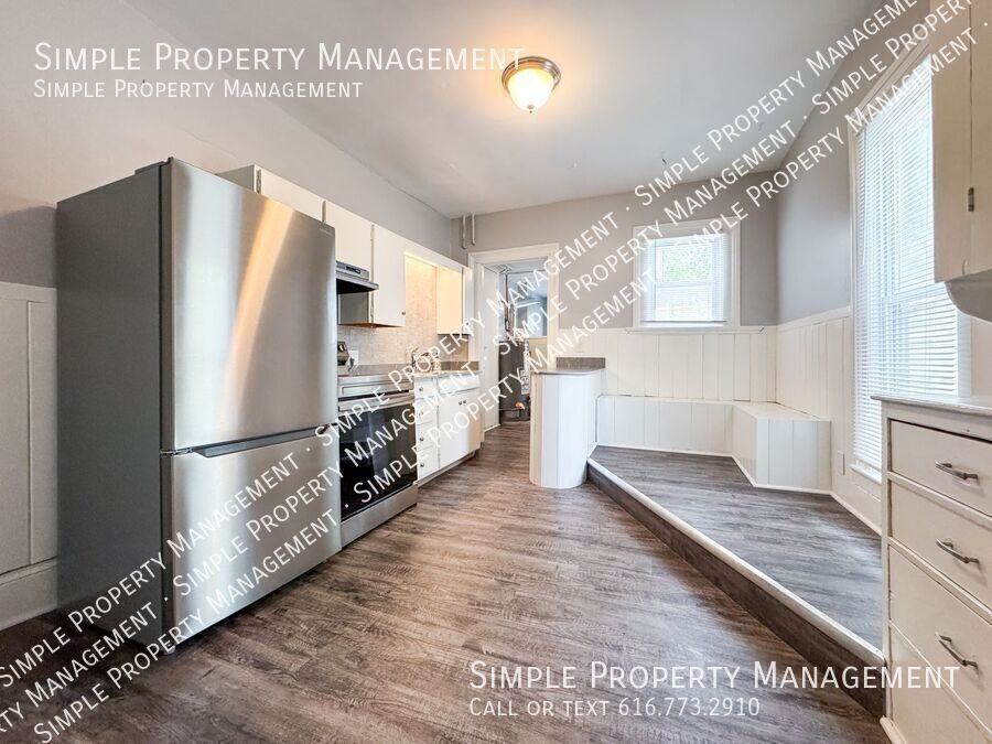 201 Benjamin Ave Se - Photo 6 of 16