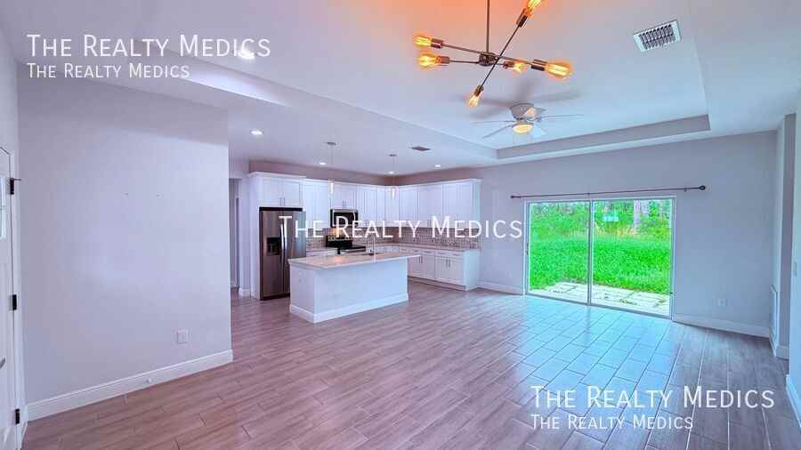 959 11th Ave - Photo 3 of 32