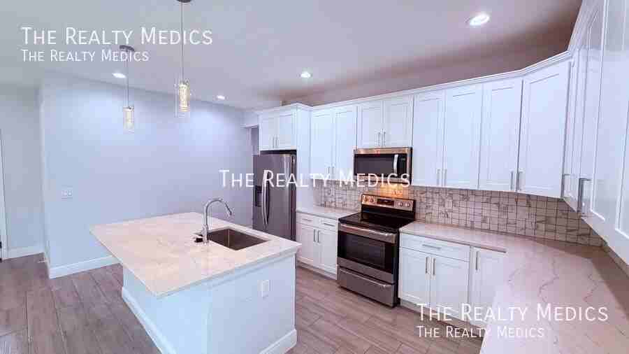959 11th Ave - Photo 5 of 32