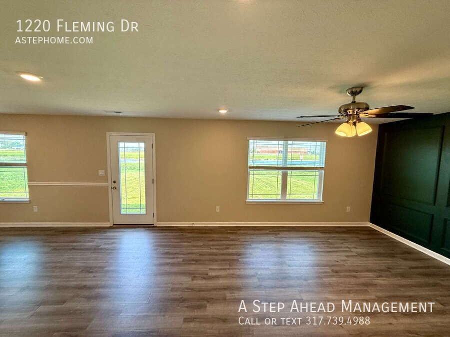 1220 Fleming Dr - Photo 3 of 32