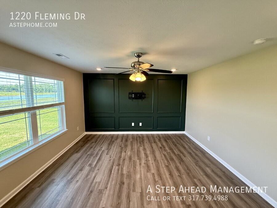1220 Fleming Dr - Photo 4 of 32