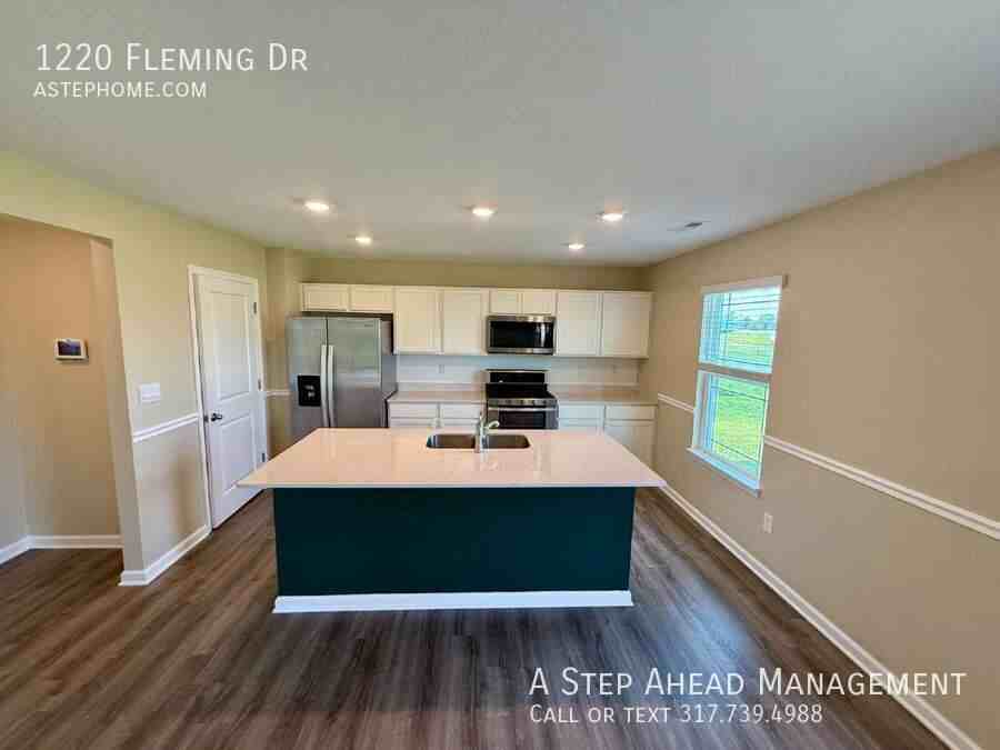 1220 Fleming Dr - Photo 5 of 32