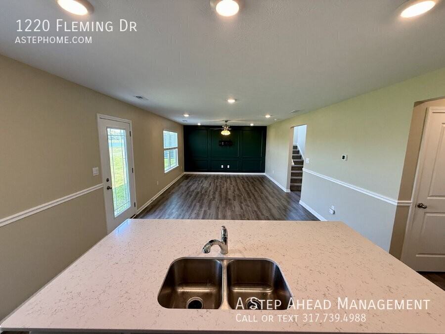 1220 Fleming Dr - Photo 7 of 32