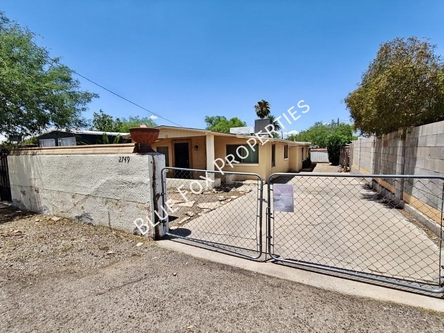 2749 N Geronimo Ave - Photo 3 of 32