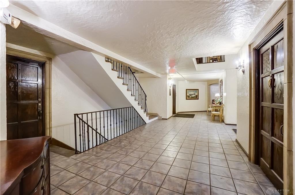 1211 Far Hills Ave #NA - Photo 3 of 12