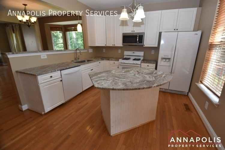 888 Stonehurst Ct - Photo 2 of 34