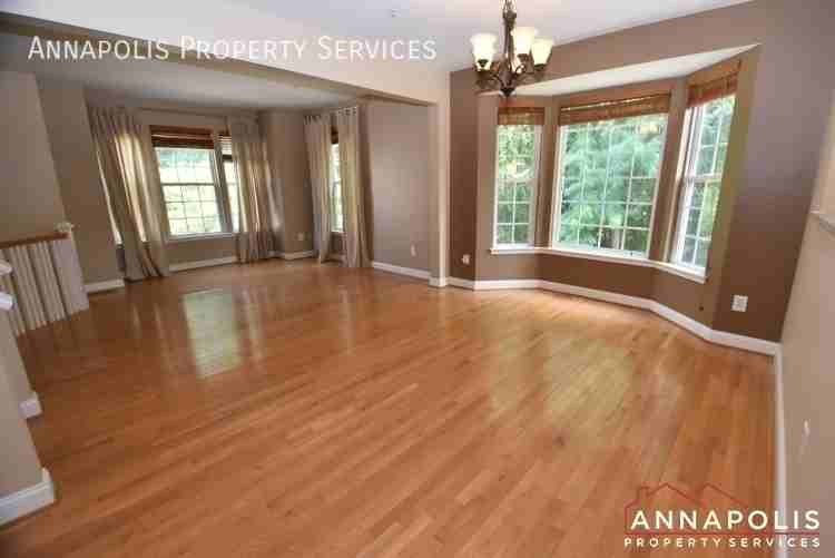 888 Stonehurst Ct - Photo 5 of 34