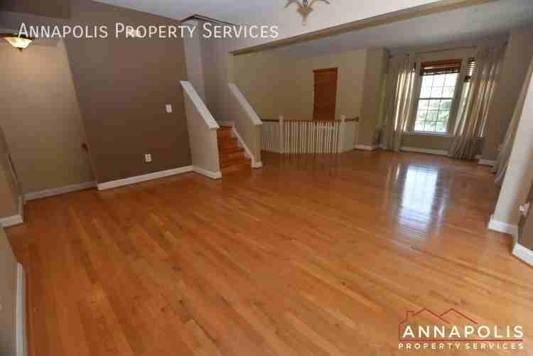 888 Stonehurst Ct - Photo 6 of 34