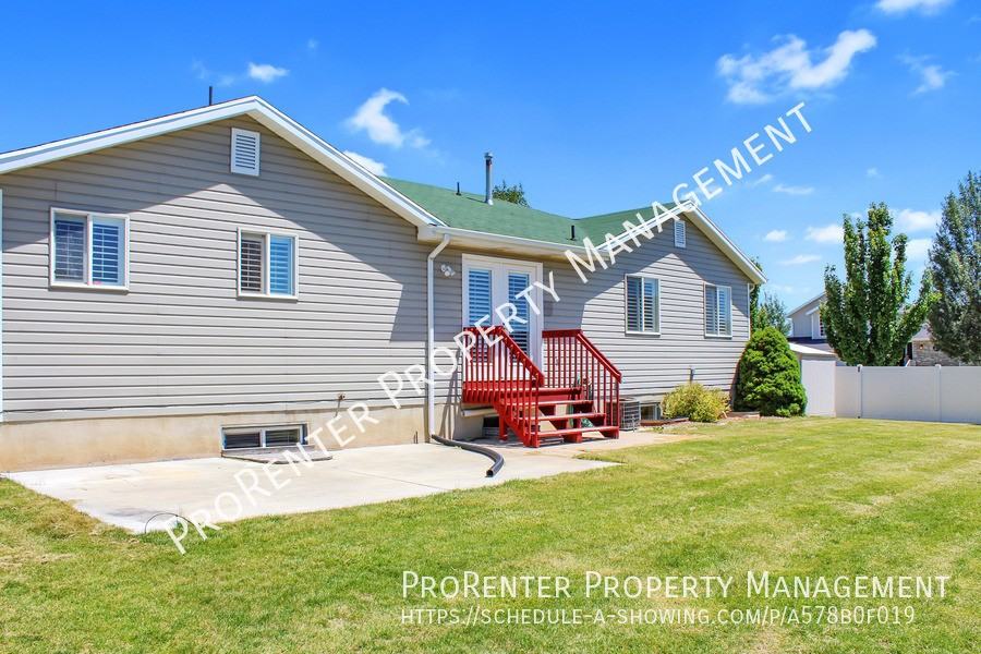 1488 Earl Cir - Photo 2 of 28