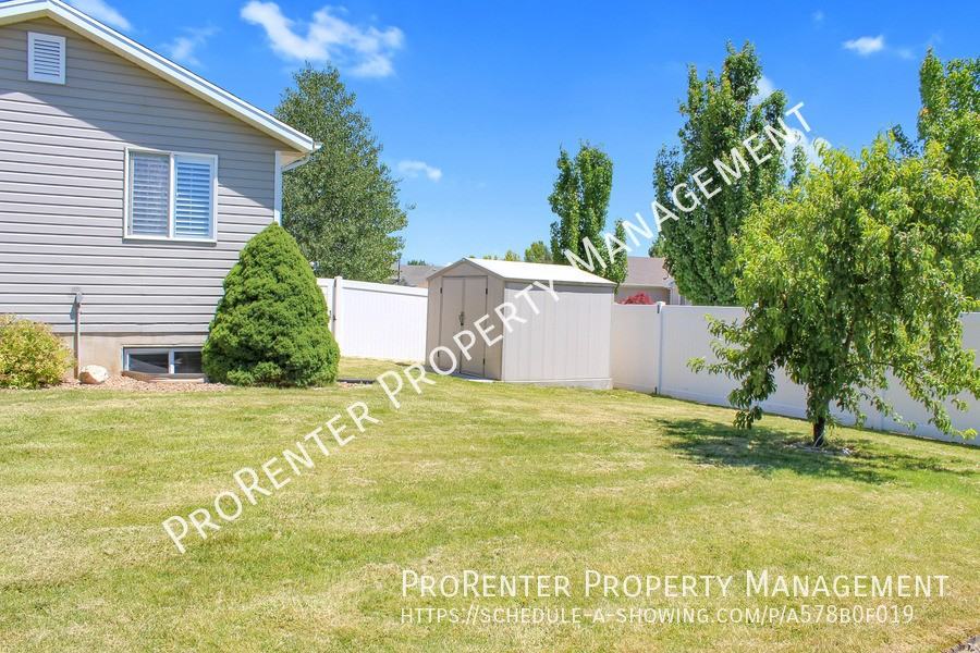 1488 Earl Cir - Photo 3 of 28