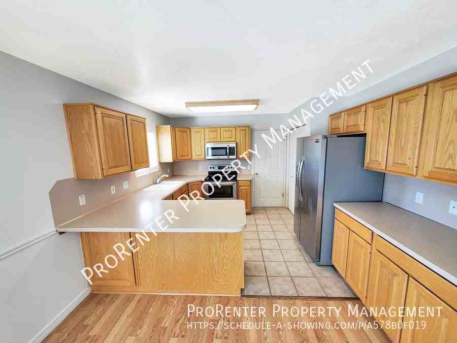 1488 Earl Cir - Photo 4 of 28
