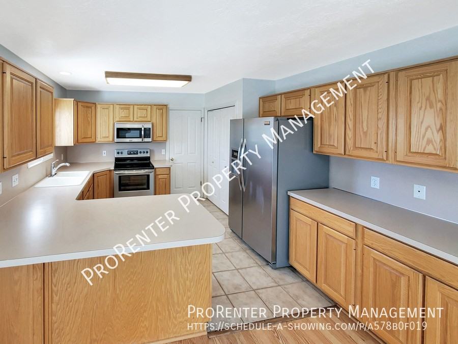 1488 Earl Cir - Photo 5 of 28