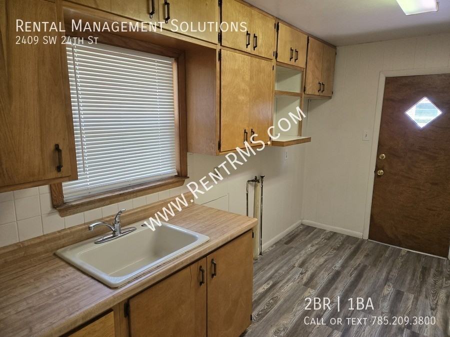 2409 Sw 24th St - Photo 3 of 14