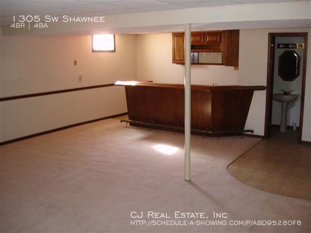 1305 Sw Shawnee St - Photo 2 of 10