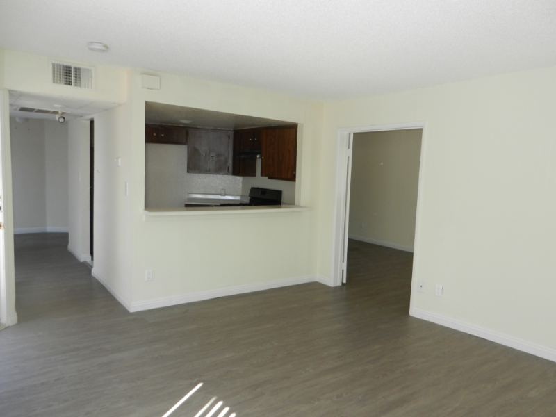 4453 Woodman Ave - Photo 4 of 20