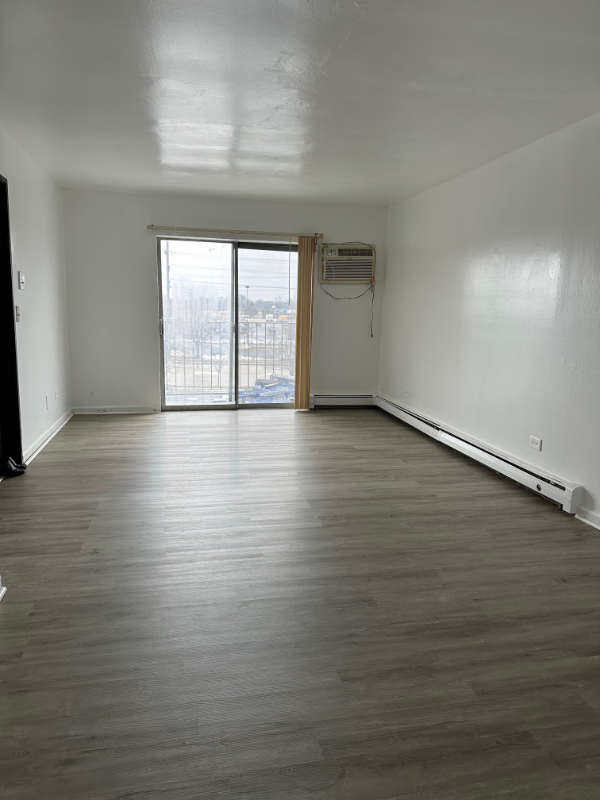 309 W Hawthorne Cir #3B - Photo 2 of 11