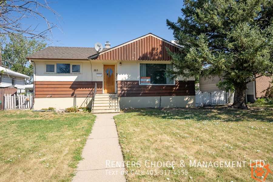 203B 27 St S - Photo 2 of 11