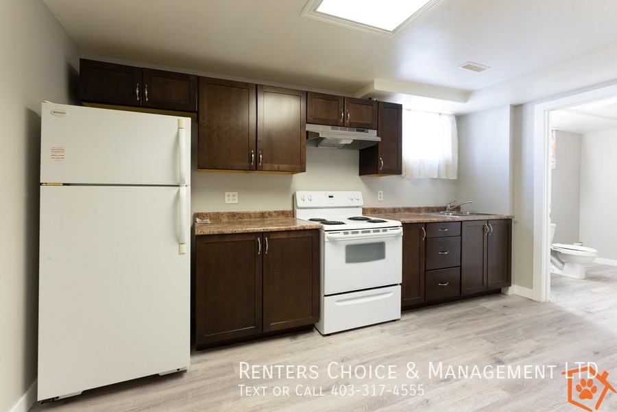 203B 27 St S - Photo 3 of 11
