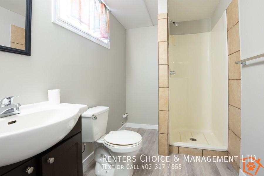 203B 27 St S - Photo 4 of 11