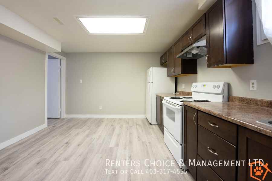 203B 27 St S - Photo 5 of 11