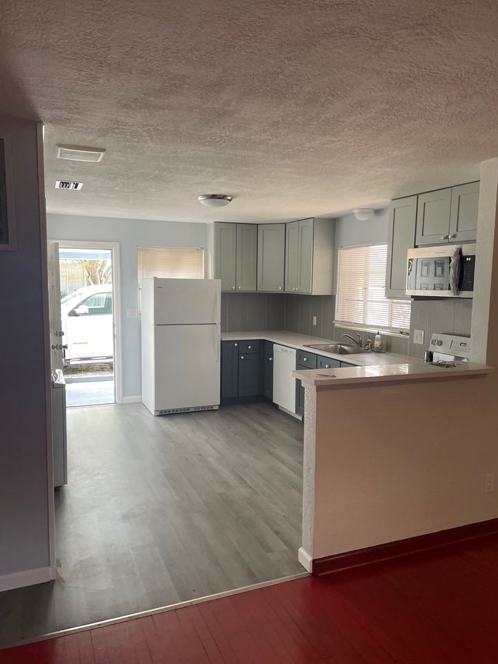 810 8th Ave Sw - Photo 4 of 10