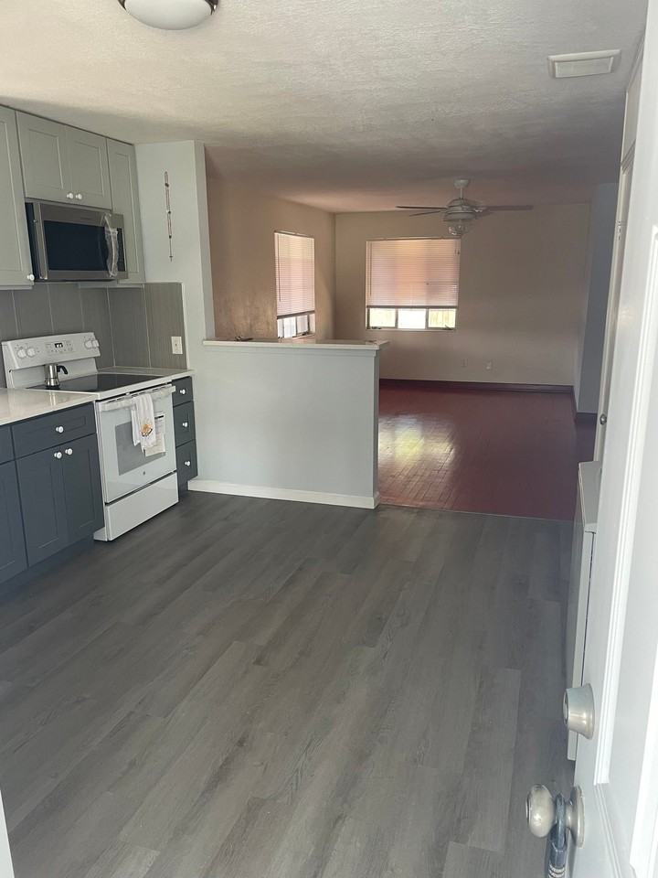 810 8th Ave Sw - Photo 5 of 10
